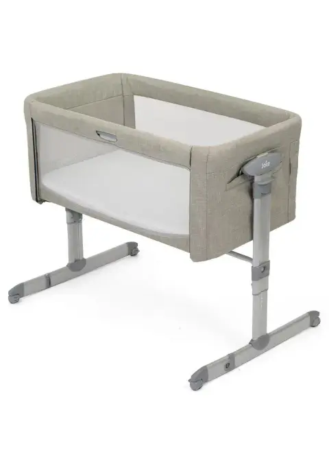 Joie Roomie Glide Bedside Crib Almond fra BabySam