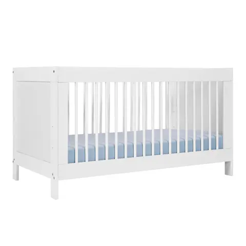 NORDIC LIVING COLLECTION Baila tremmeseng til baby, m. højdejusterbar lamelbund , faldsikring, 3 aftagelige udtræksstænger hvid træ fra Boboonline.dk